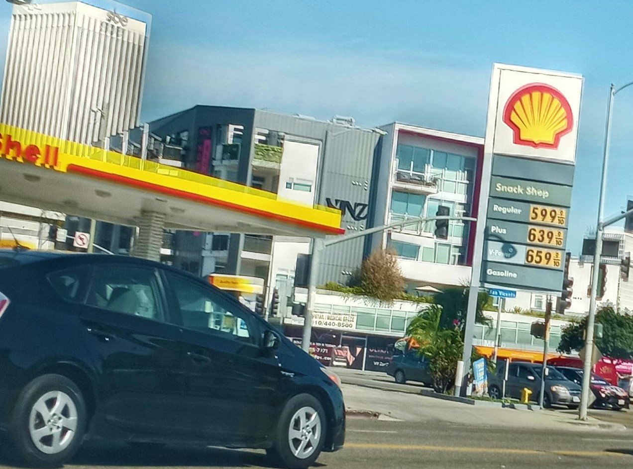 Shell Angeles A Shell station in Los Angeles sold gas for $6 - FNN NEWS